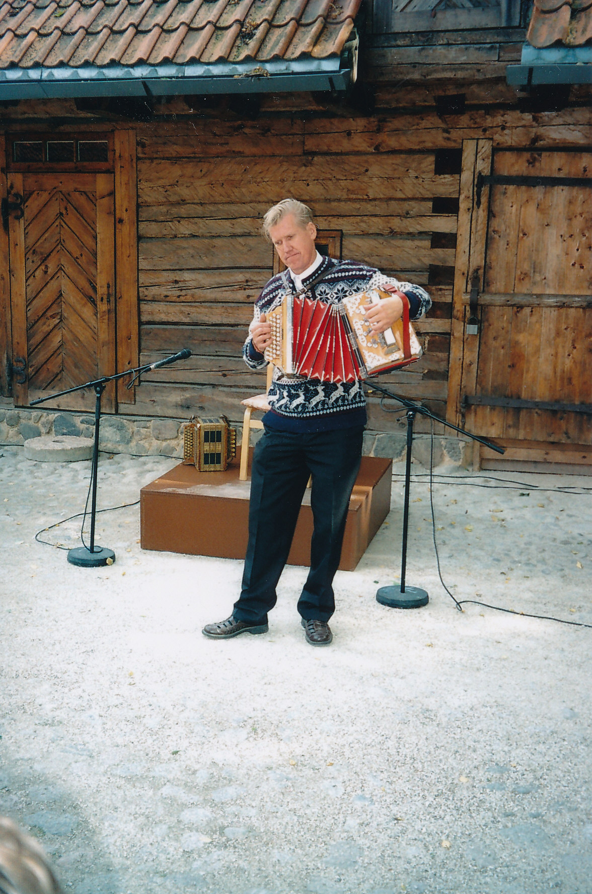 Foto. Võrumaa Muuseumi 6. lõõtsapäev 28.augustil 2005.Esineb Heino Tartes.