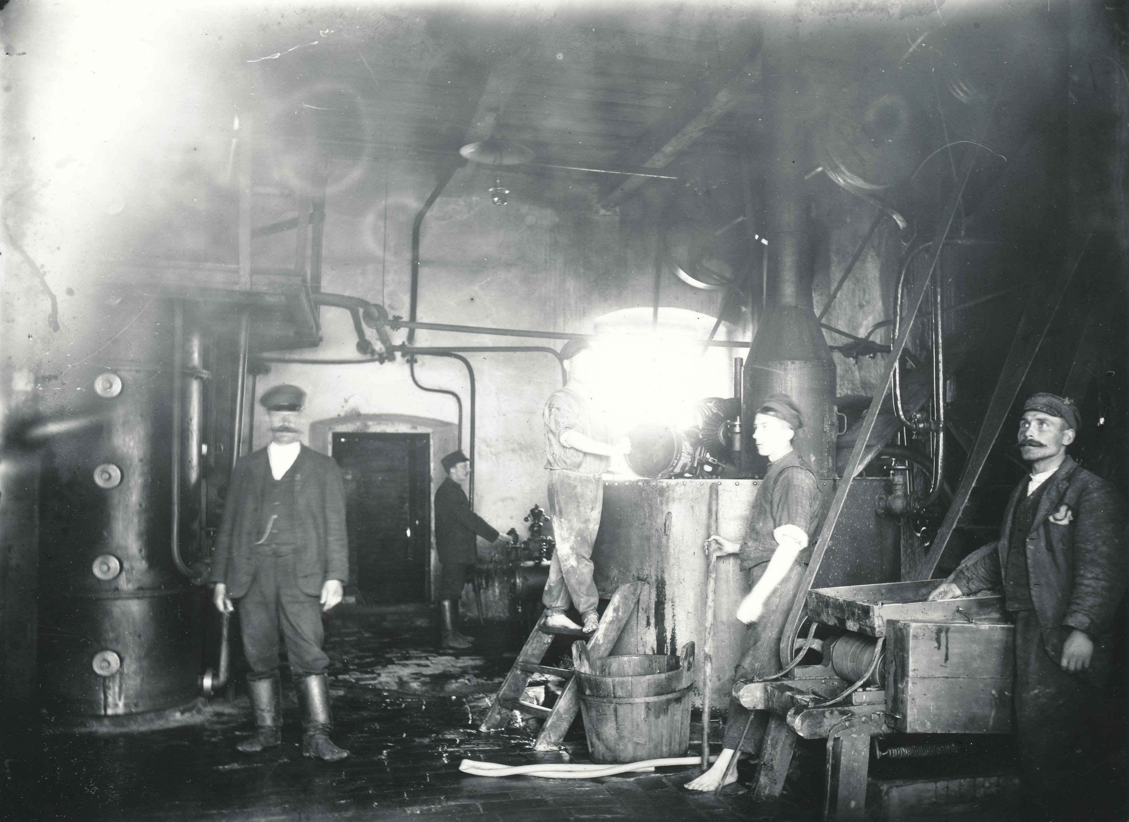 Foto. Õlletööstuse sisevaade, arvatavasti  Võru Õlletööstus Liiva tänaval.