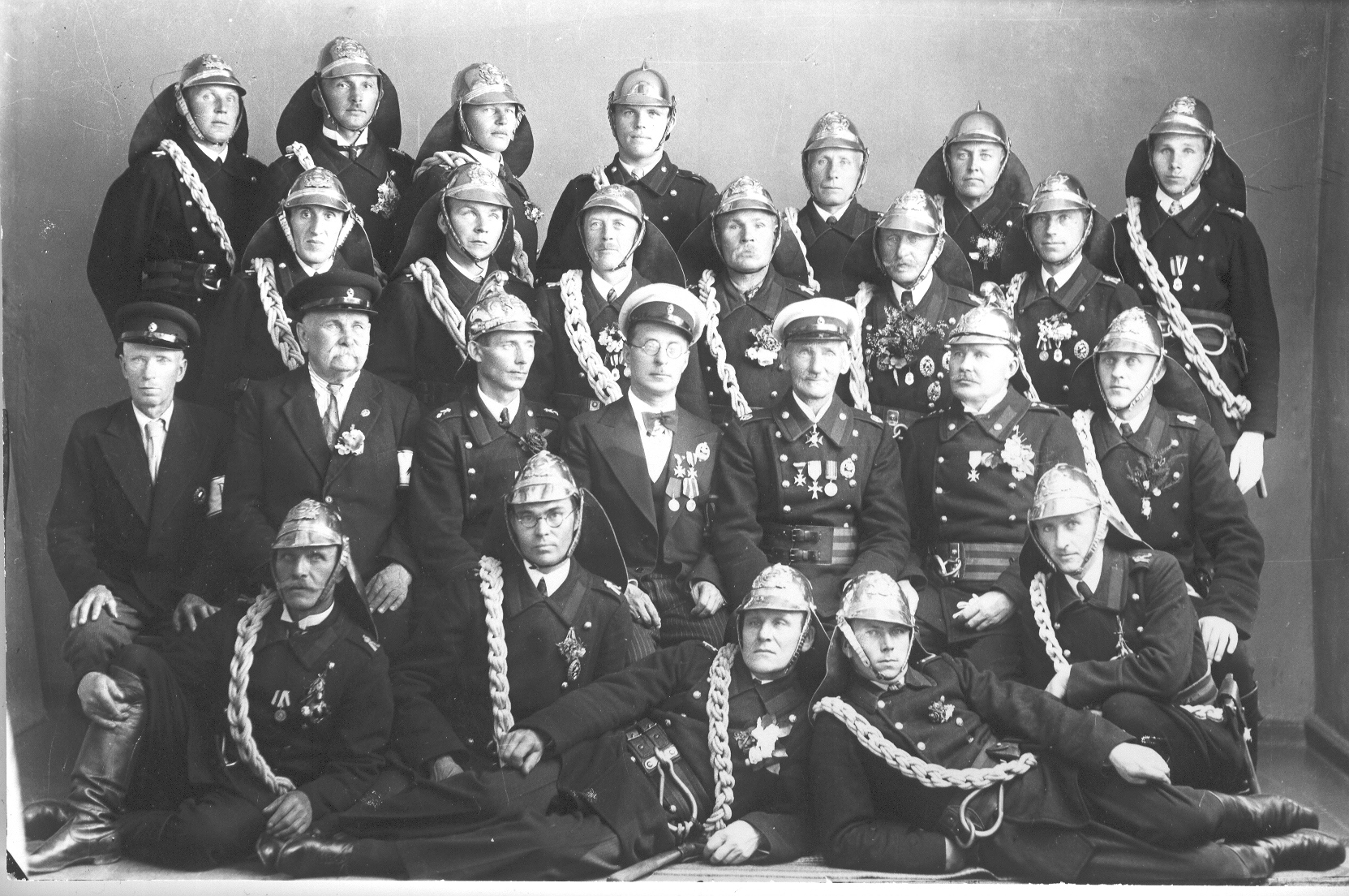 Foto. Võru Vabatahtliku Tuletõrje Ühingu liikmed.