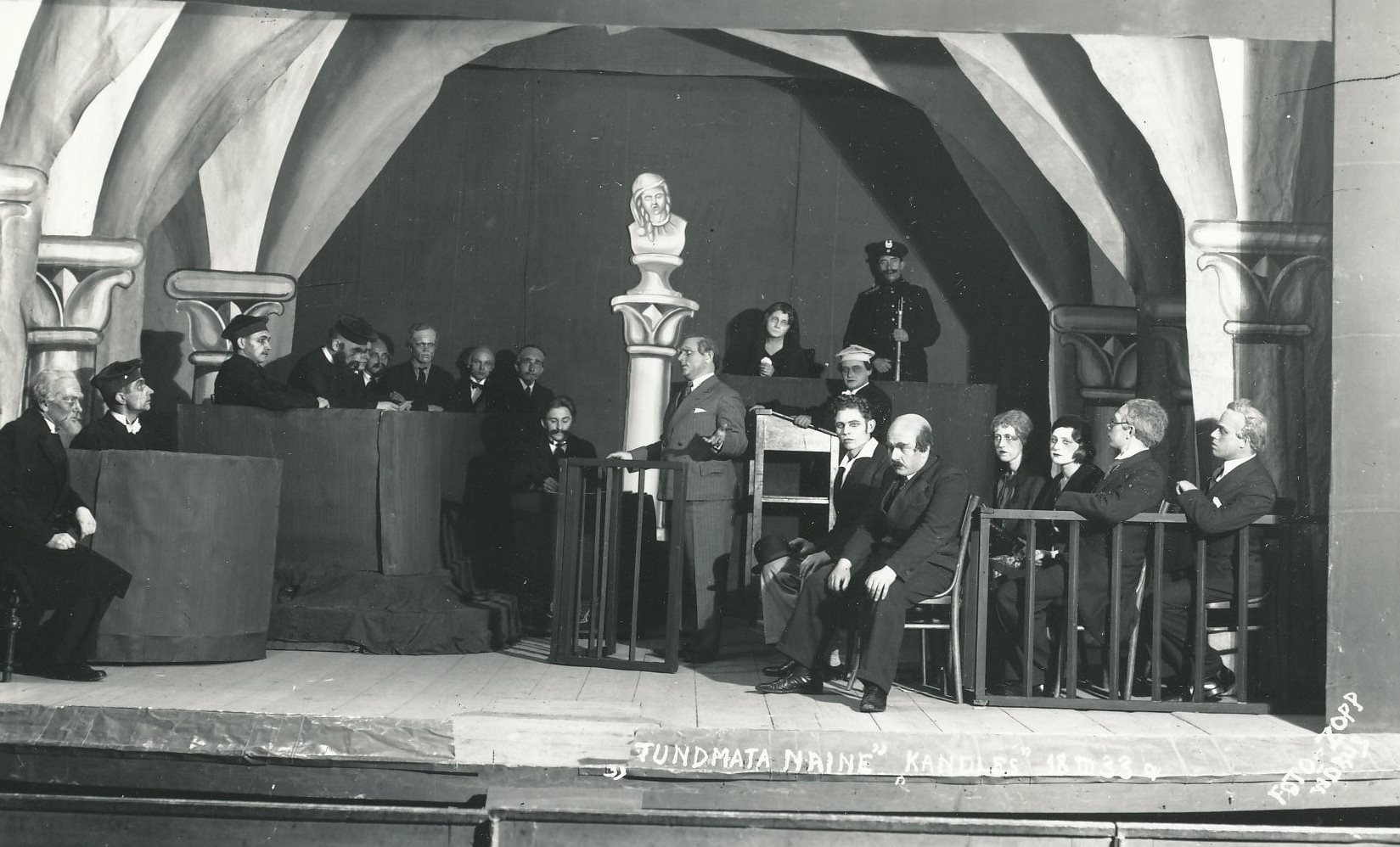 Foto. Stseen Võru Kandle teatri lavastusest "Tundmata naine" 18.märtsil 1933.a.