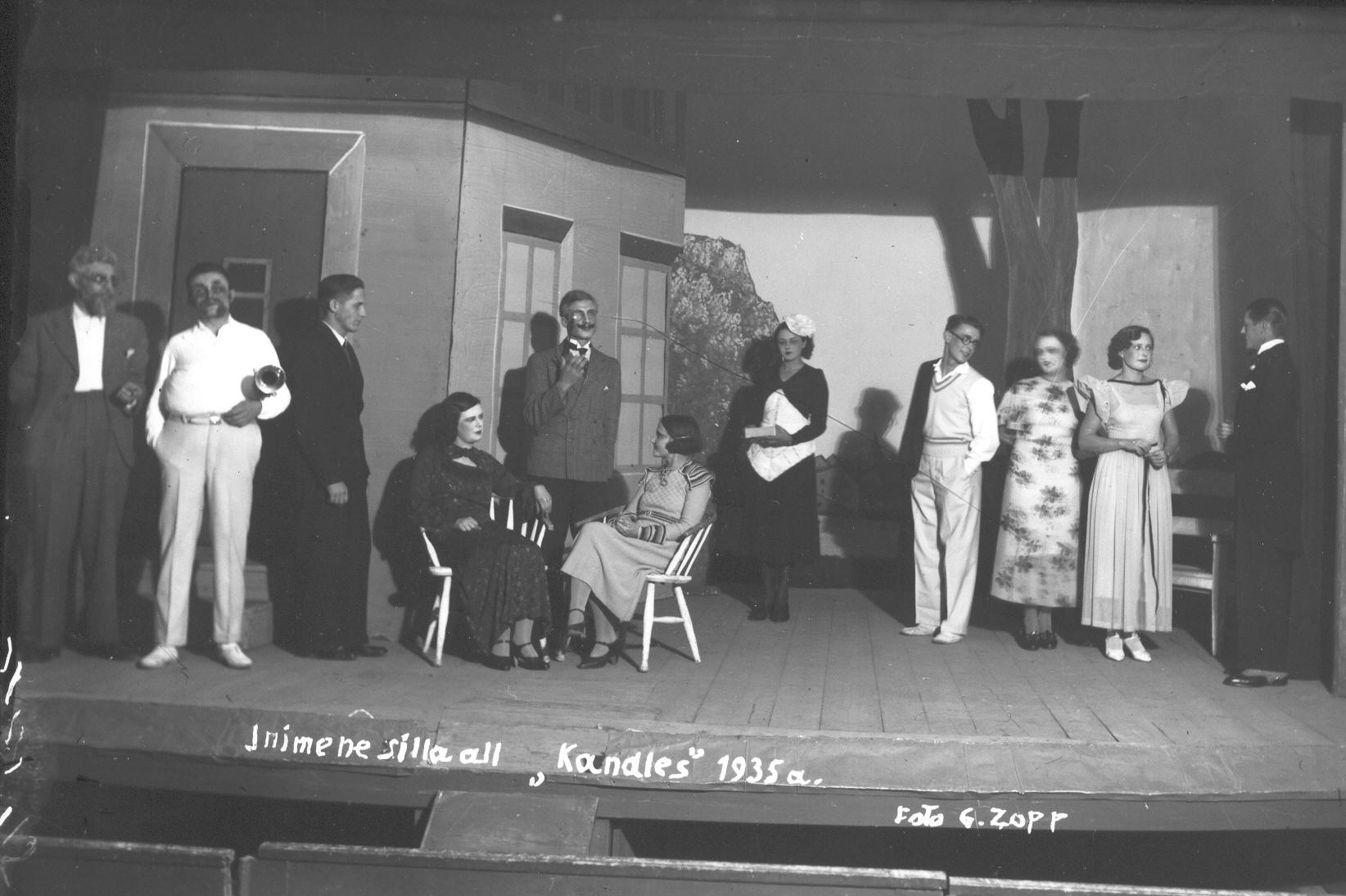 Foto. Stseen Võru Kandle teatri lavastusest "Inimene silla all" 7.novembril 1935.a.