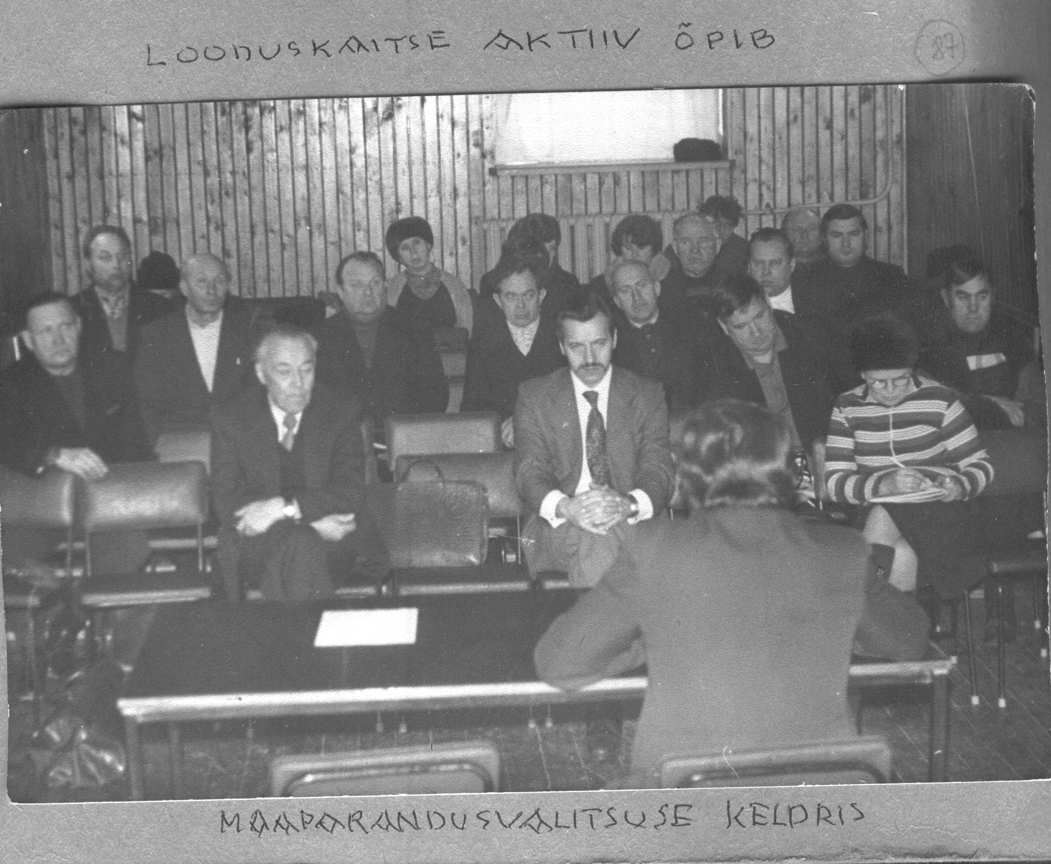 Fotoalbum. Võru rajooni looduskaitse aktiivi koosolek Võru Maaparandusvalitsuse keldris 1980.a.