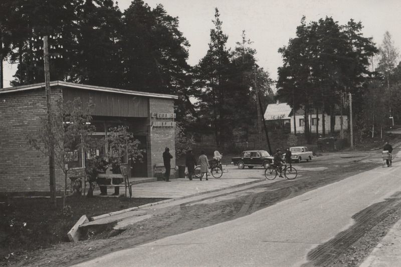 Fotoalbum "Võru meie kaunis kodulinn". Võru vaade Kubija kauplus 1976.a.