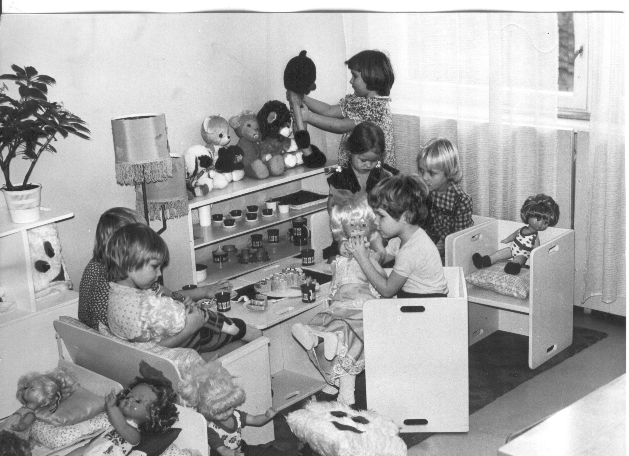 Foto. Majanditevahelises lasteaias "Pillerpall" Antslas 1983.a.