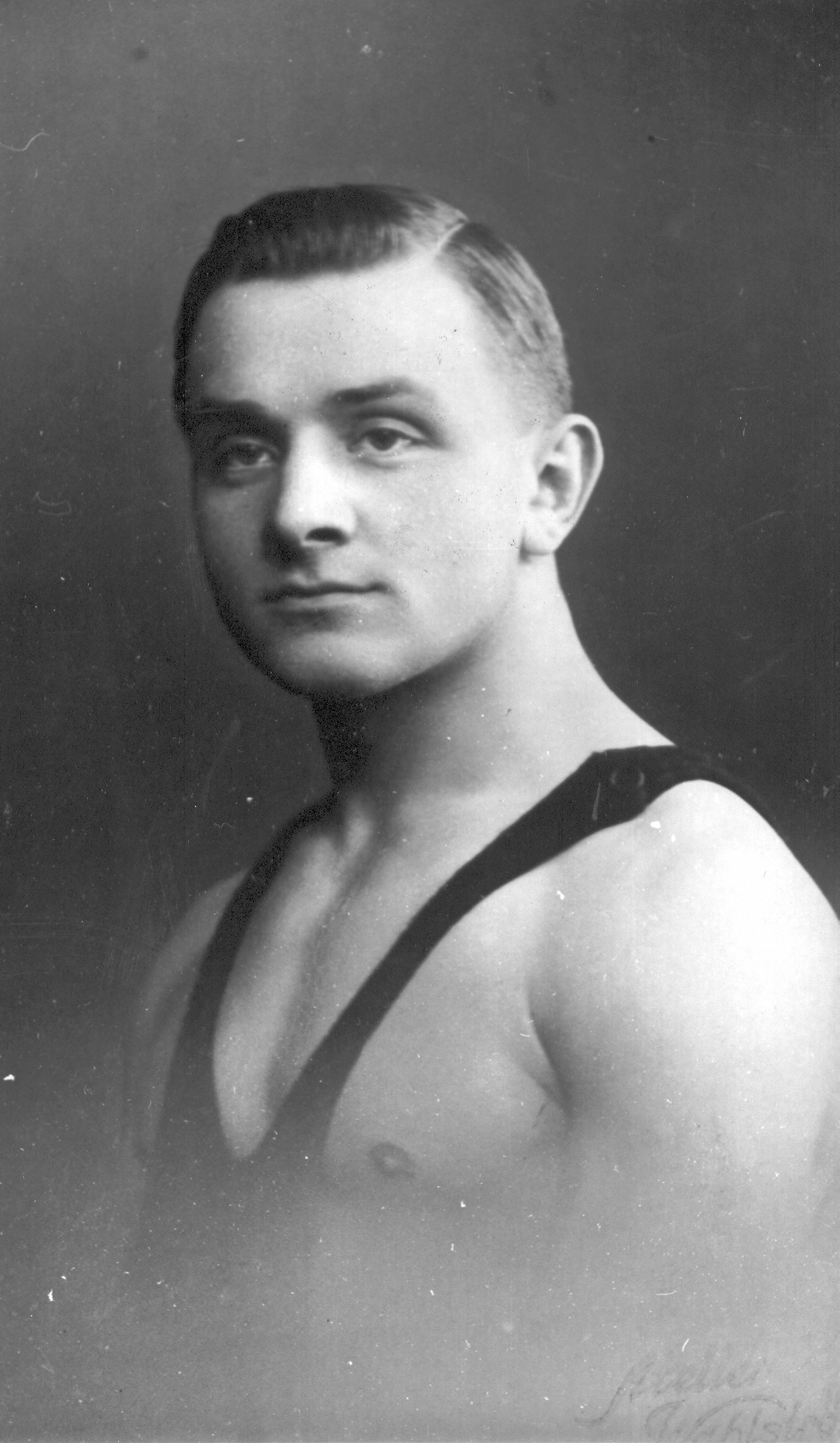 Foto.Maadleja Eduard Pütsep 1920.aastatel, olümpiavõitja kärbeskaalus Pariisis 1924.a.