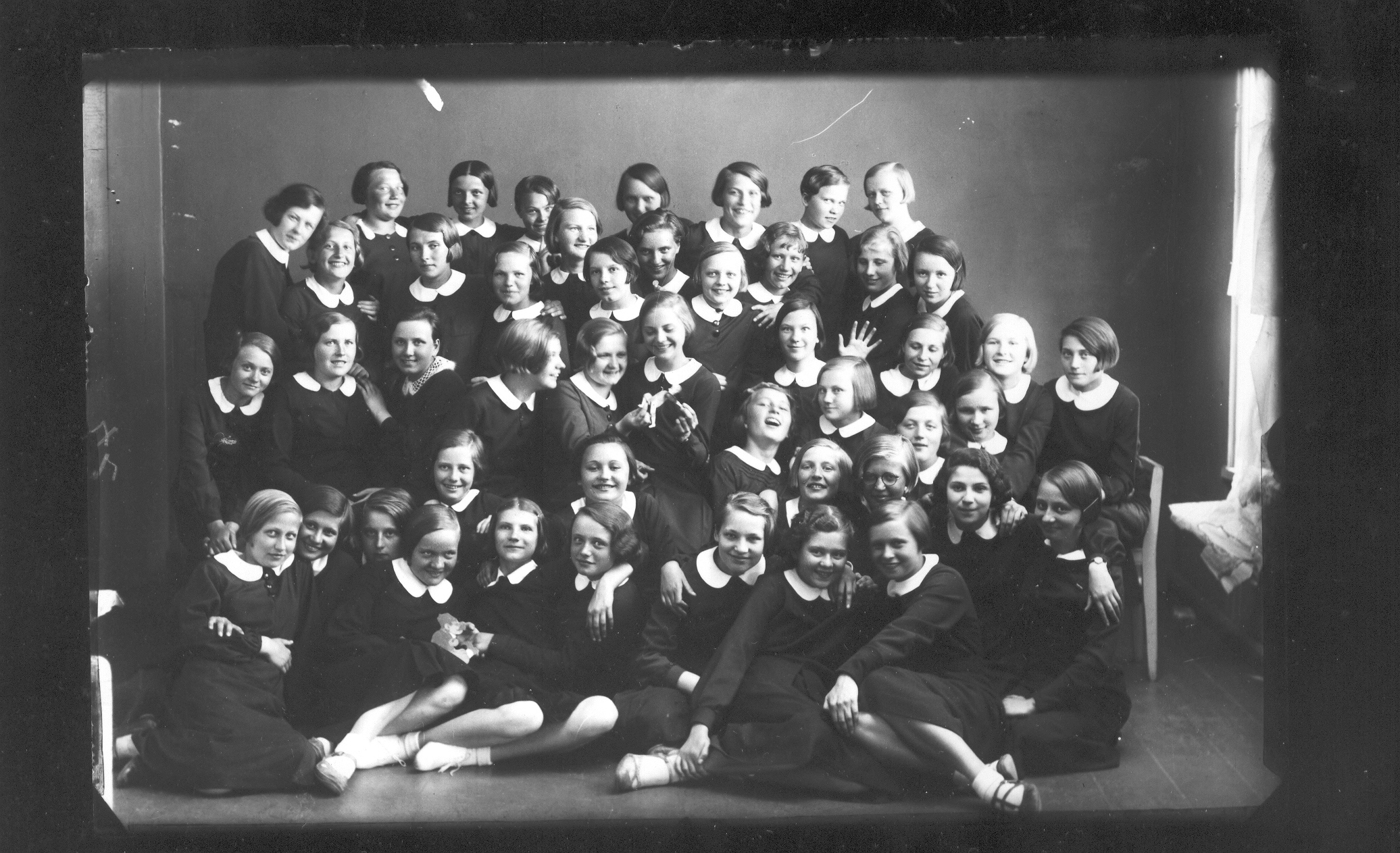 Foto. Võru Progümnaasiumi tütarlaste I klass 1936.a.