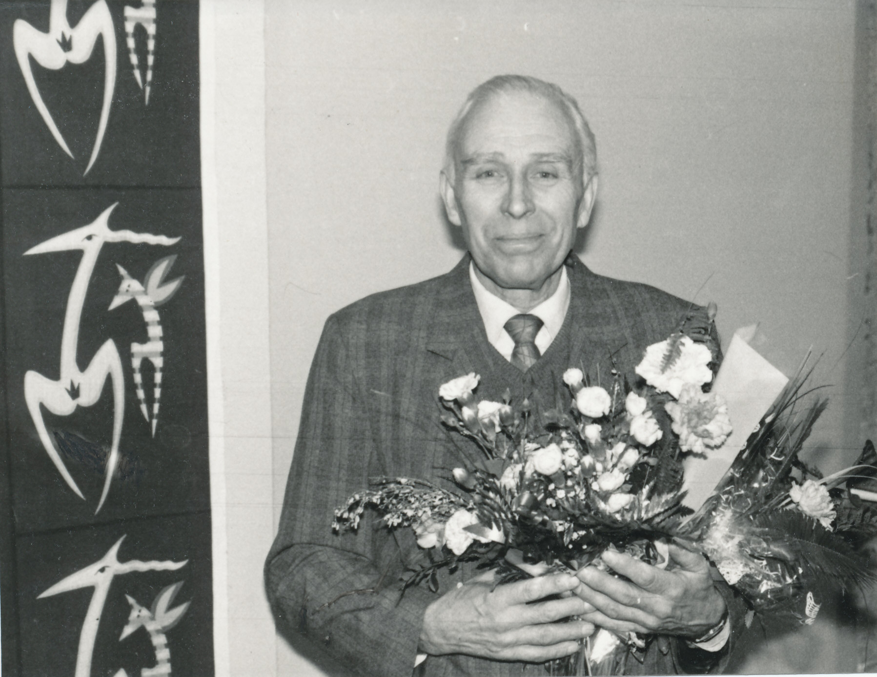 Foto. A. Krulli  lilledega austamispäeval 13.jaanuaril 1995.a.