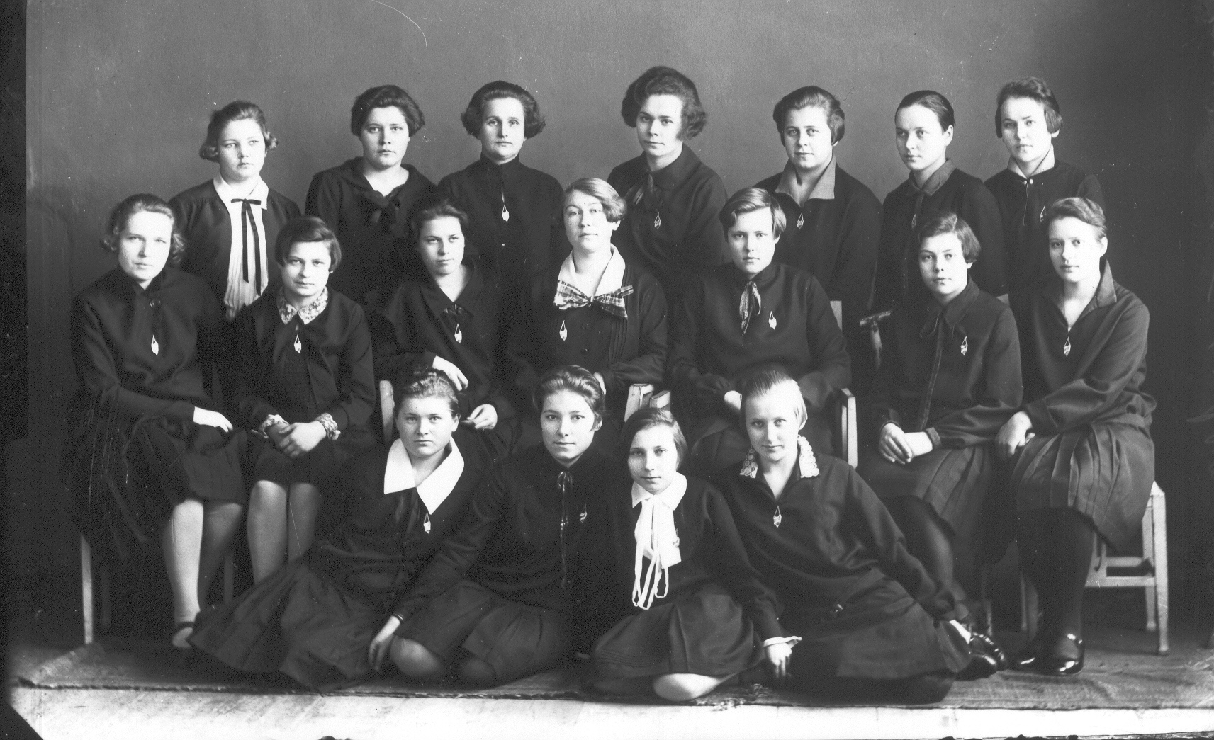 Foto. Võru Gümnaasiumi abituriente 1928/29.a.