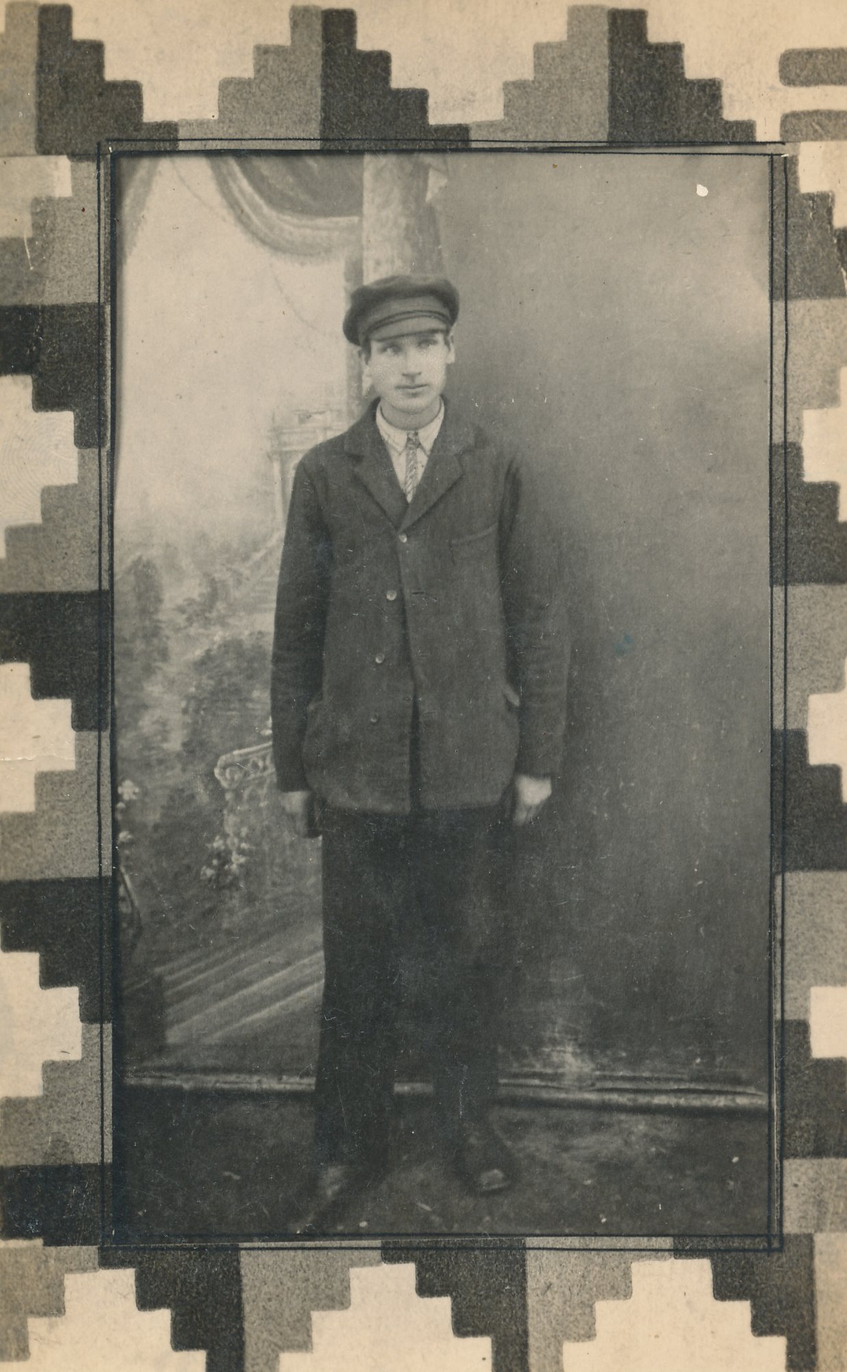 Foto. Lõhmus, Otto Peetri poeg - 1924.a. 1. detsembri ülestõusust osavõtnu Võrus.