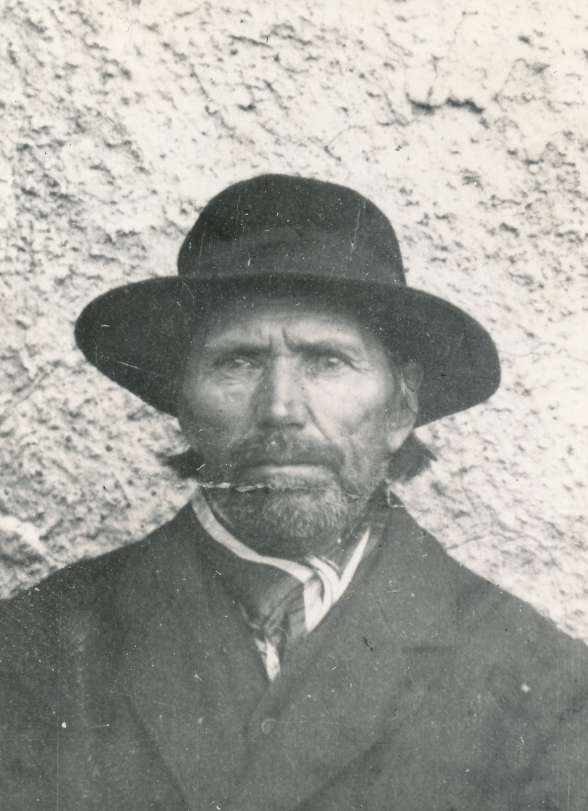 Foto. Tiits, Madis Johani p. (1848 - 1899), kelle suguvõsa asub Mõnistes alates 1750.a.