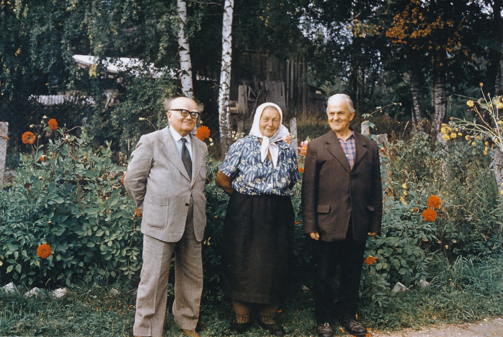 Foto. Paul Horma sugulastega Võrumaal. 1984.