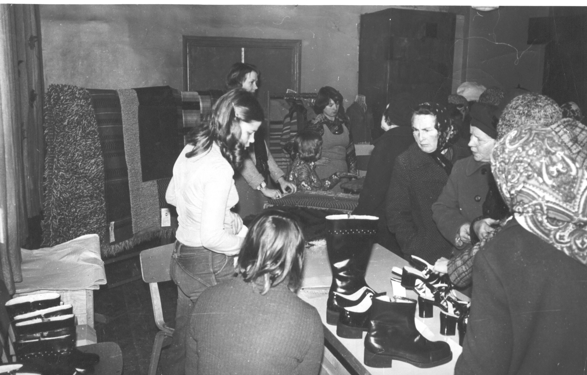 Foto. Võru Teenindustootmisvalitsus Tamula. Teeninduspäev Vastseliinas 1980- nd a. algul.
