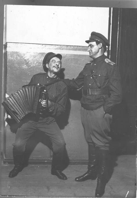 Foto. Stseen "Kandle" teatri lavastusest "Lipud tormis"