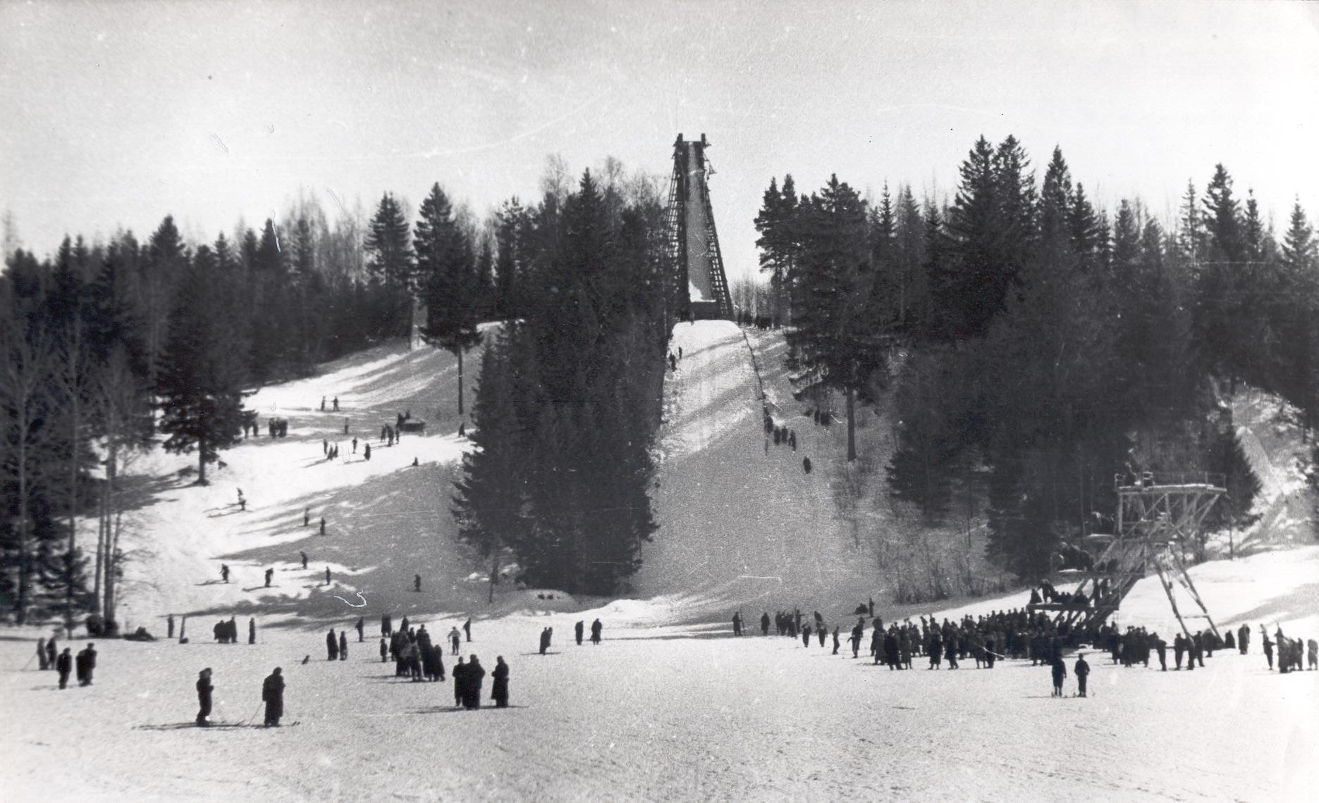 Foto. Kasaritsa - Andsumäe suusahüppetorn.