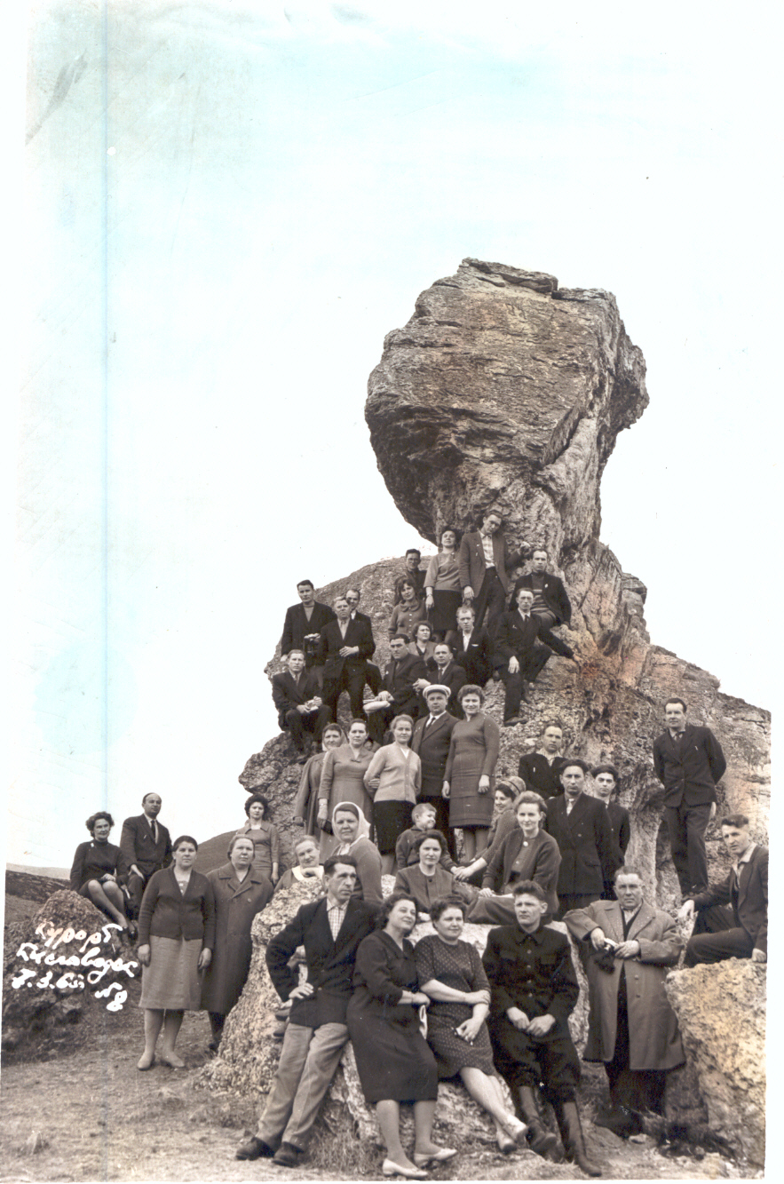 Fotoalbum. Fotol turismigrupp Kislovodskis  7.märtsil 1965.a. Albert Ivask esireas paremalt esimene.