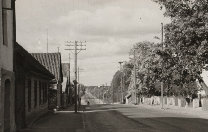 Fotoalbum "Võru meie kaunis kodulinn". Võru vaade.Jüri tänava algus, sissesõit linna 1985.a.