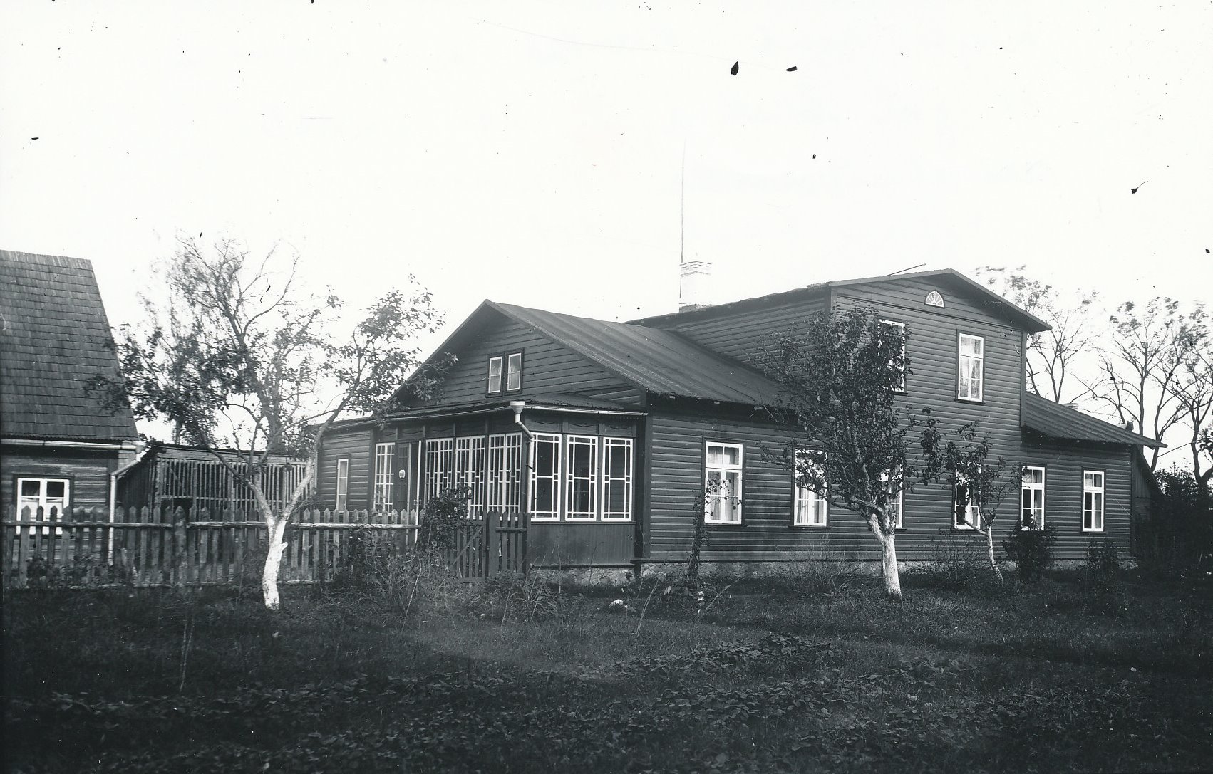 Foto.Allohvitseride kasiino Võrus Kreutzwaldi ja Jaama tänava nurgal 1930-tel