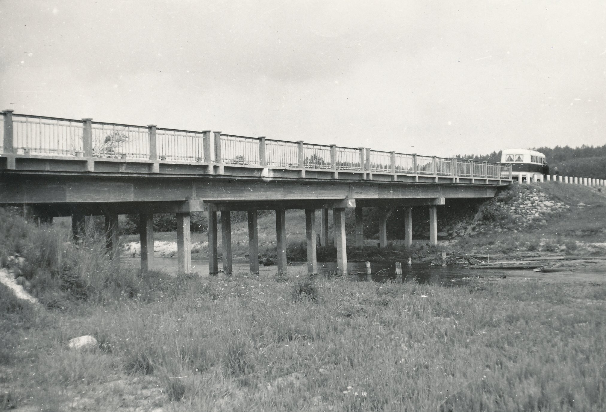 Foto. Võmmorski sild Piusa jõel Orava - Petseri maanteel 1961.a.
