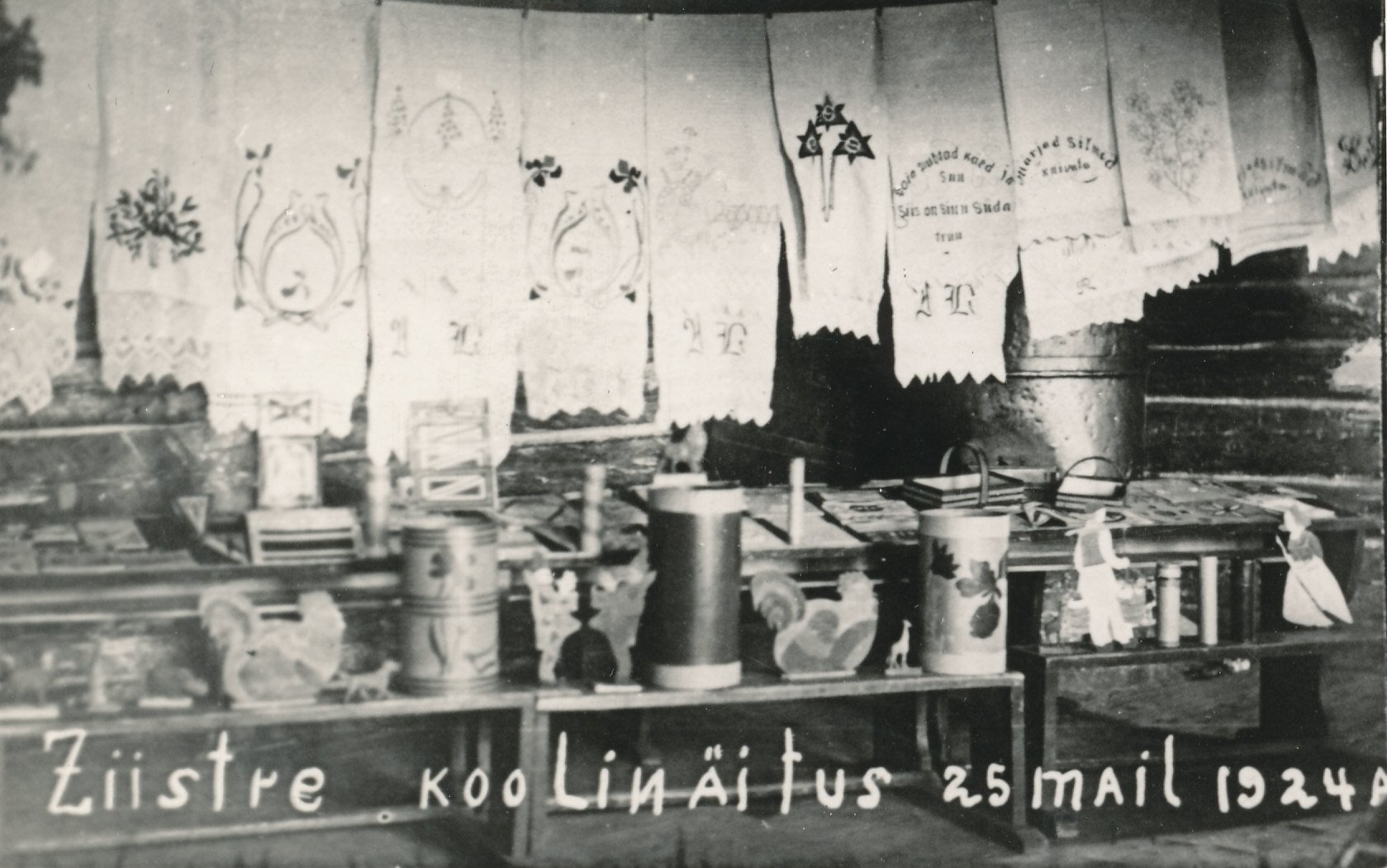 Foto. Nurgake Tsiistre kooolinäituselt 25. mail 1924.a.