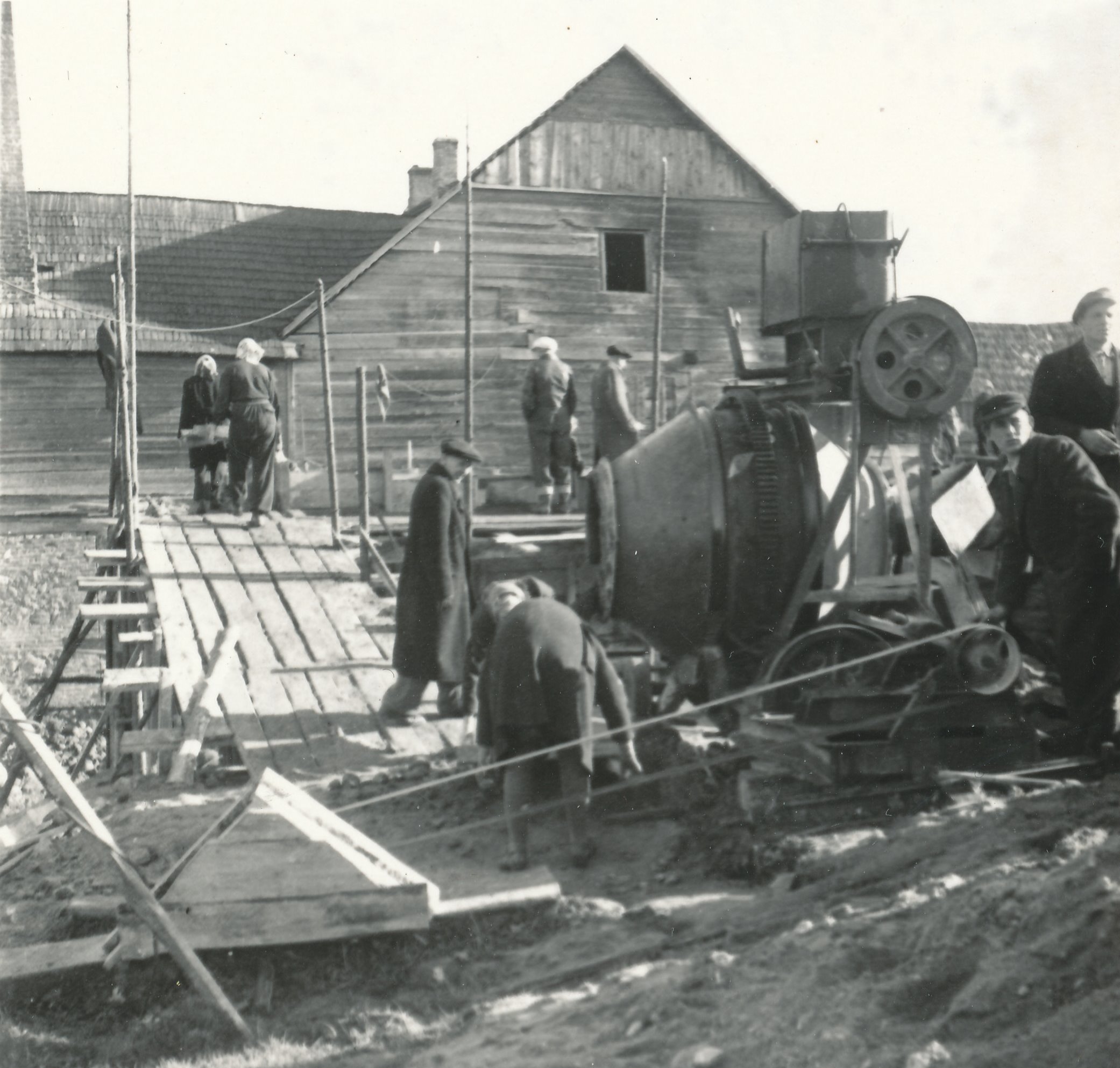 Foto. Vastse - Nursi hüdroelektrijaama ehitustööd 1948.a.