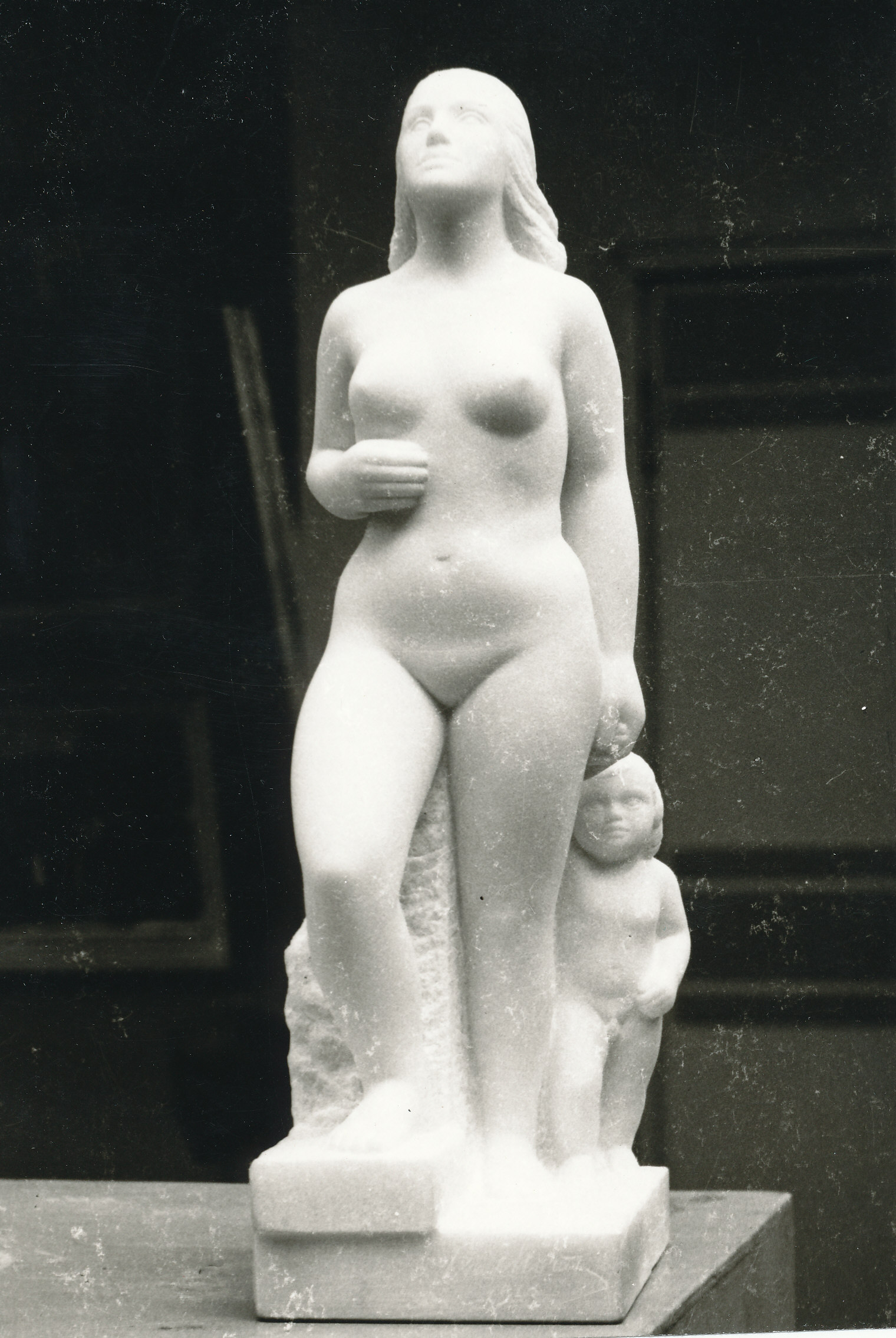 Foto.  Skulptuur "Varemeilt", marmor, 1943 autor Paul Horma