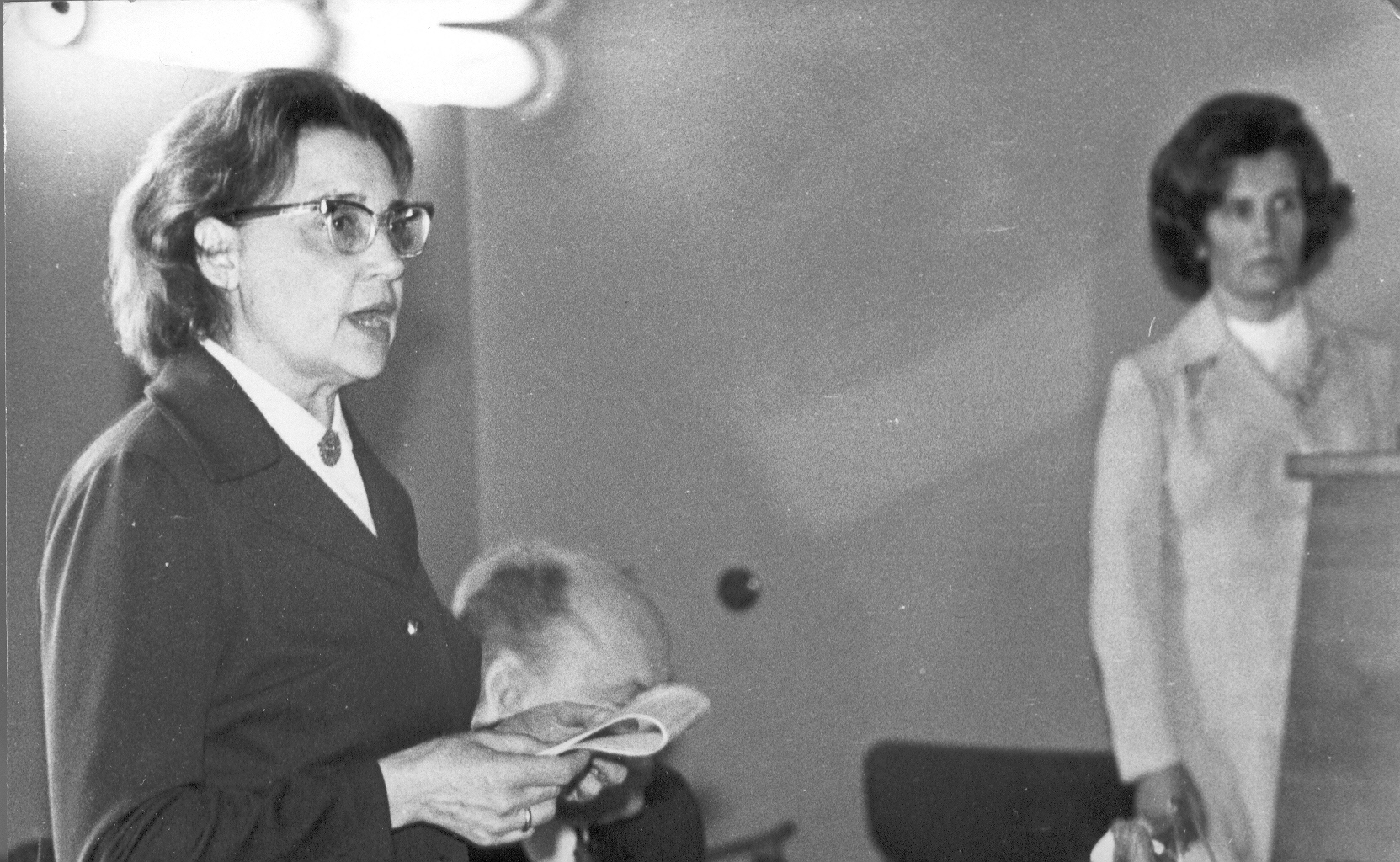 Foto. Rannak, Linda esinemas oponendina EVSV TA Bioloogia Nõukogus Mare Puhki kandidaadi dissertatsiooni kaitsmisel 27.aprillil 1972.a.