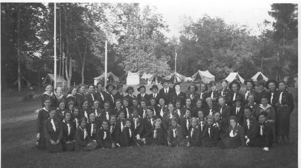 Fotoalbum Võru gaididest. Osavõtjad gaidide  laagrist Põlvamaal 1939.a. suvel.