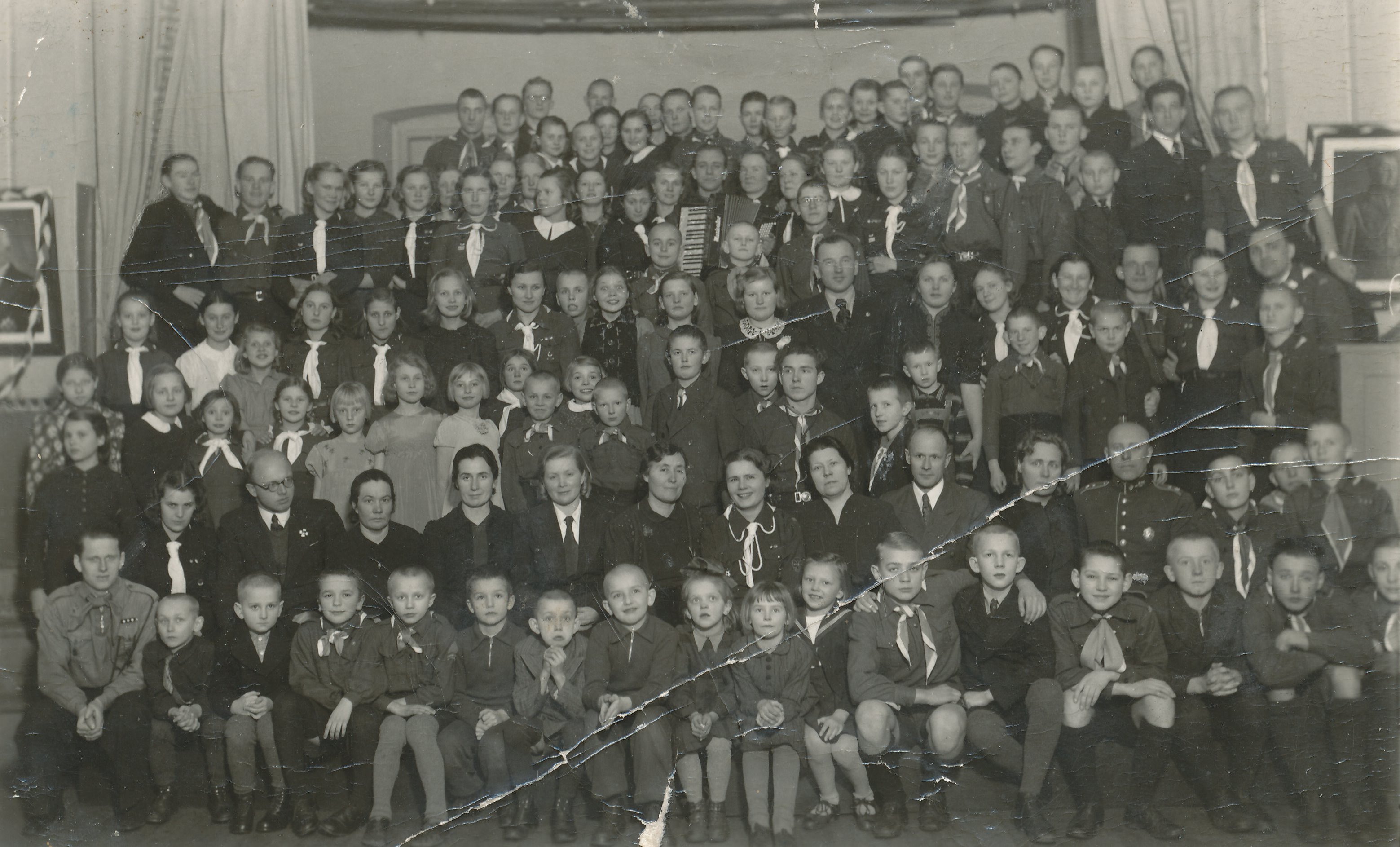 Foto.  Võru Ühisgümnaasiumis 1930.aastate II poolel.