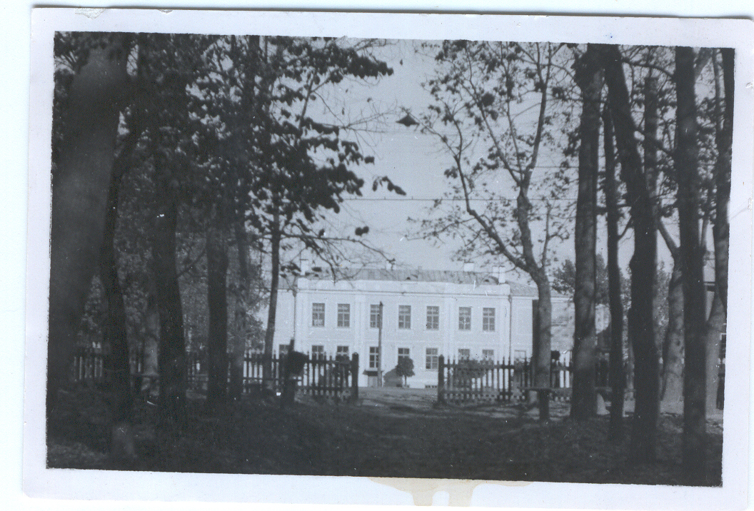 Fotoalbum.Foto  Võru Õpetajate Seminari hoone, Valge Maja 15.oktoobril 1937.a.