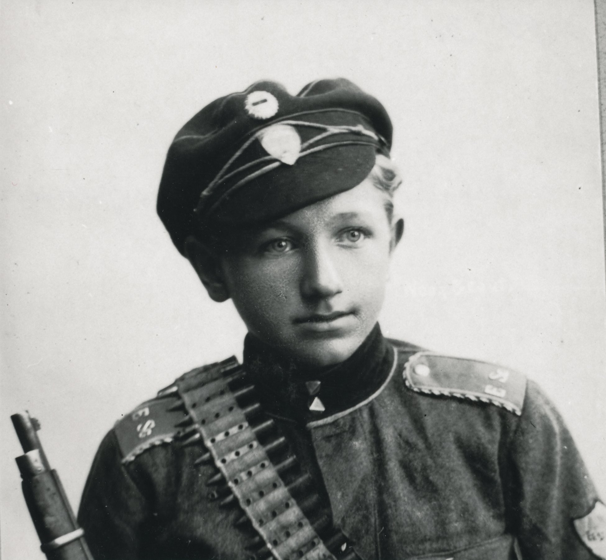 Foto. Noorsõdur,  Vabadussõjalane 1919.a.  Jaan Niiluse foto.
