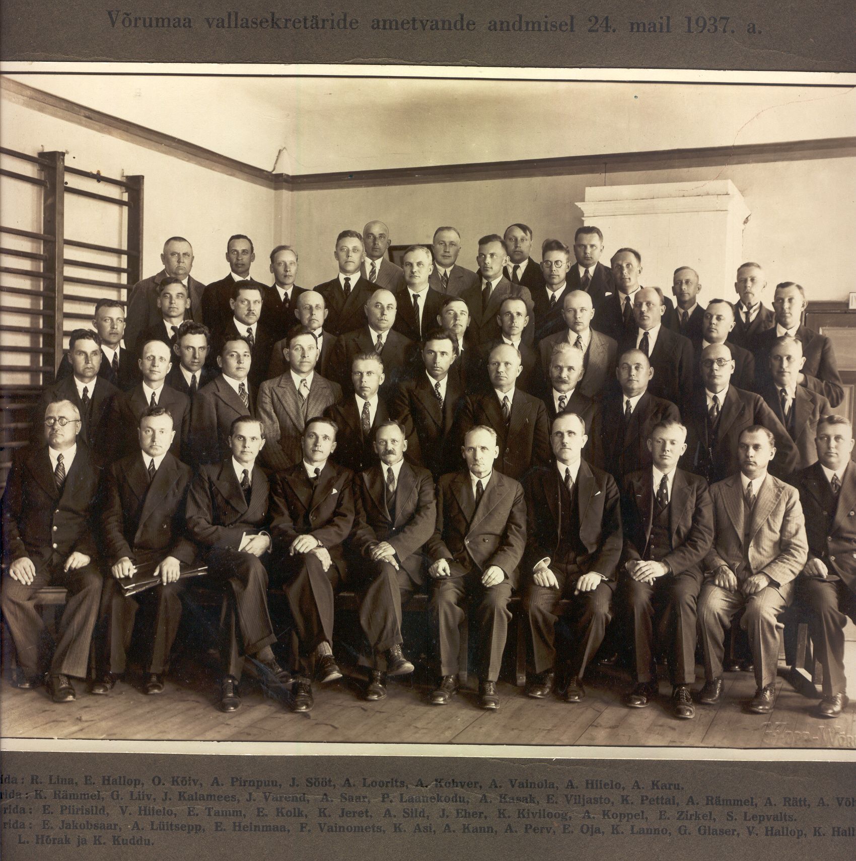 Foto. Võrumaa vallasekretäride ametvande andmisel 24.mail 1937.a.Foto Gustav Zopp