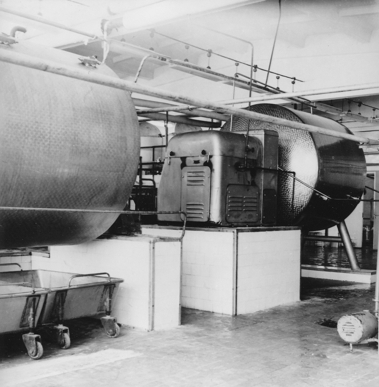Foto. Võimasinad BFA -6 või- ja täispiima jaoskonnas Võru Piimatoodete Kombinaadis 1969-1970.aastal.
