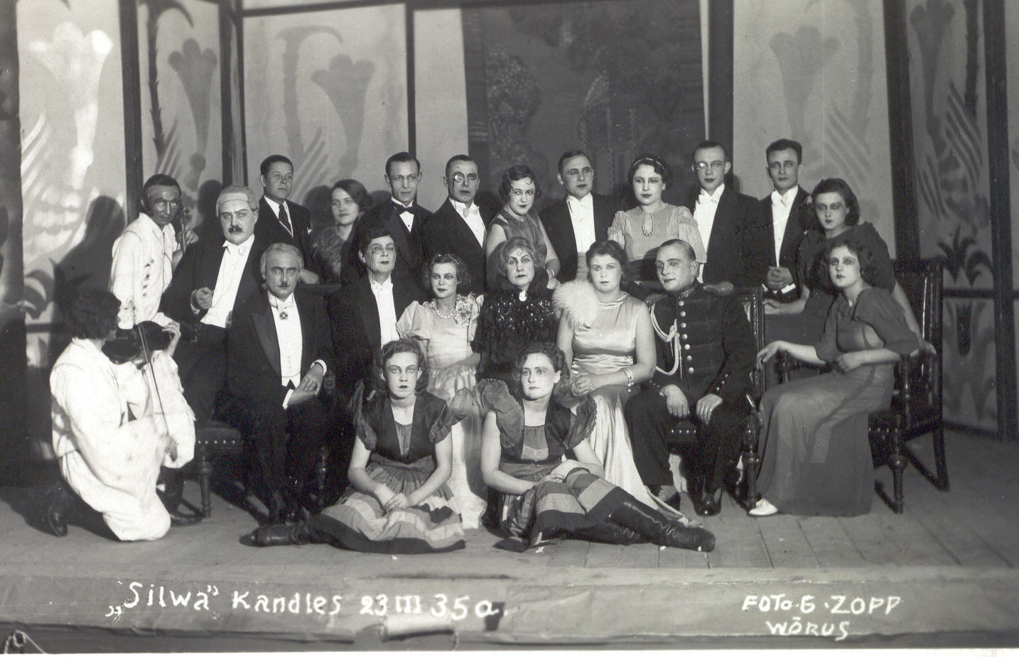 Foto. I. Kalmani opereti "Silva" uuslavastuse tegelaskond pärast esietendust 23.03.1935.a. Gustav Zoppa foto