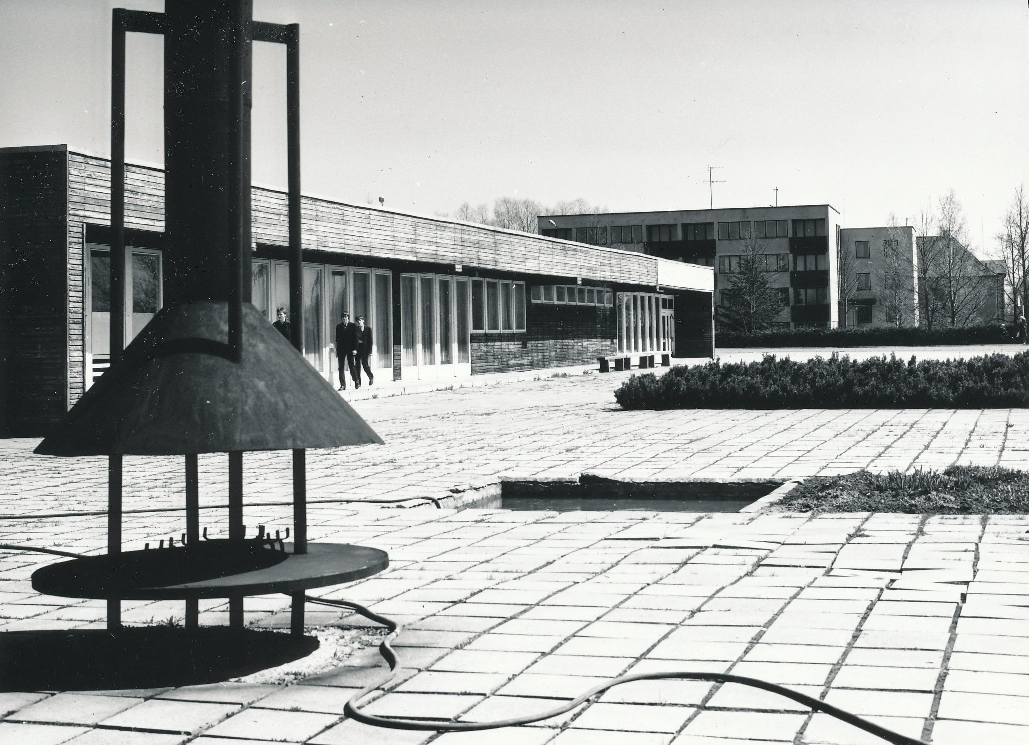 Foto. Väimela kauplus-söökla mais 1981.a.