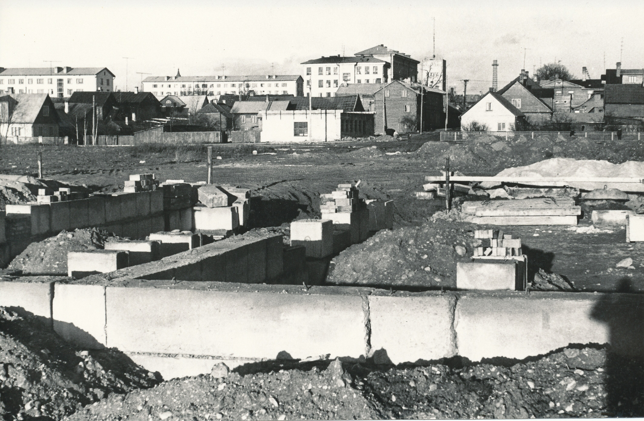 Foto. Kohviksöökla "Rannatare" hoone vundamendi valamine 1971.a. novembris.