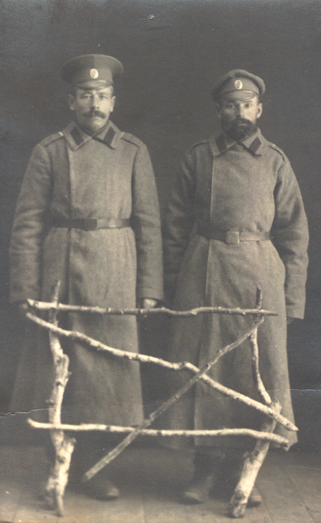 Foto. Künnapuu, Juhan (vasakul) ja Nummert, Juhan paremal) - 1905.a. revolutsioonist osavõtjad.