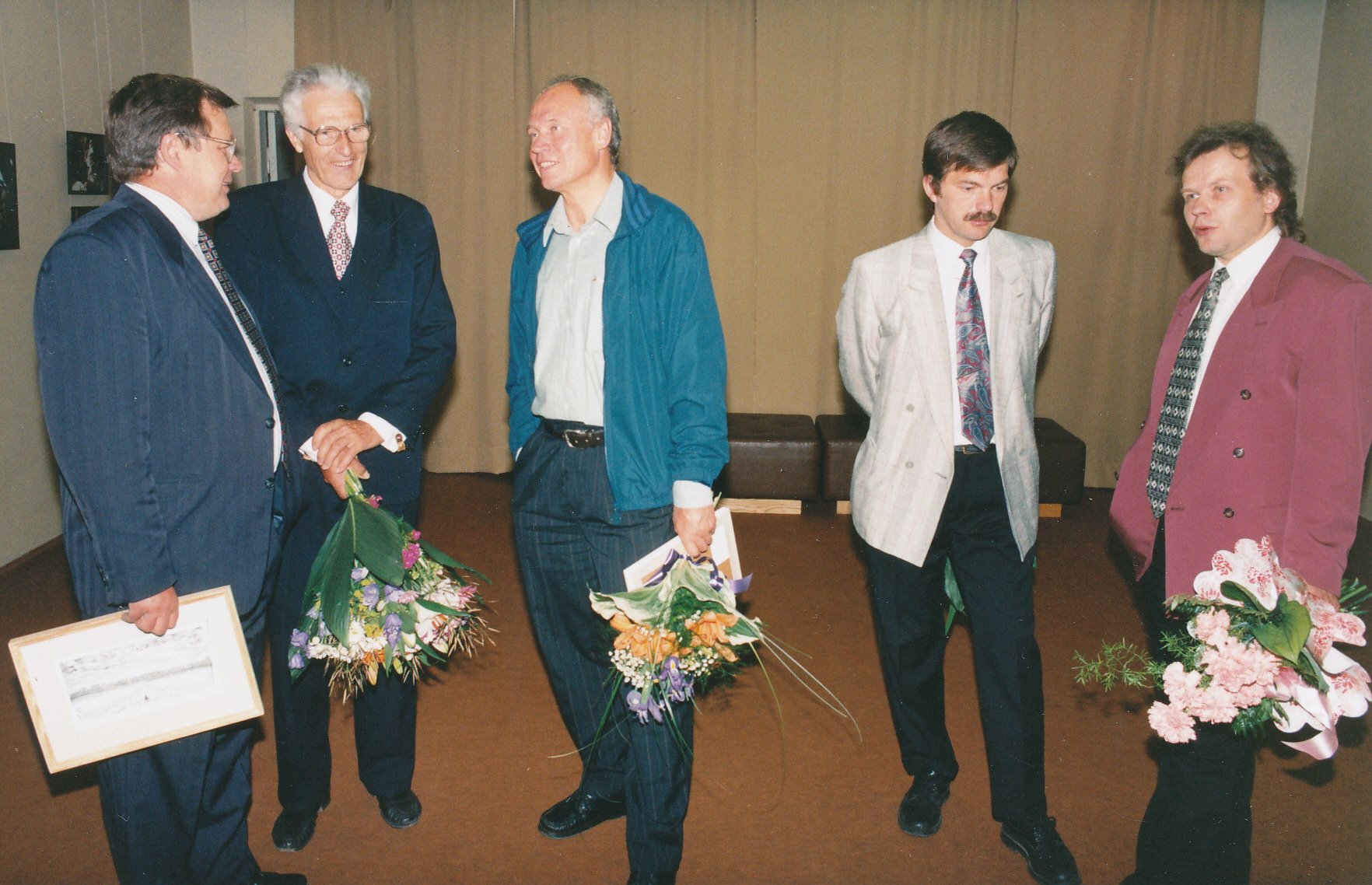 Foto.Õnnitlejad Võrumaa muuseumide aastapäeva üritustel 1996.a. suvel.