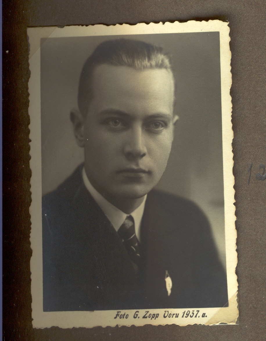 Fotoalbum Võru Ühisgümnaasiumi õpilastest. Õpilane Alfred ?   1937.aastal.