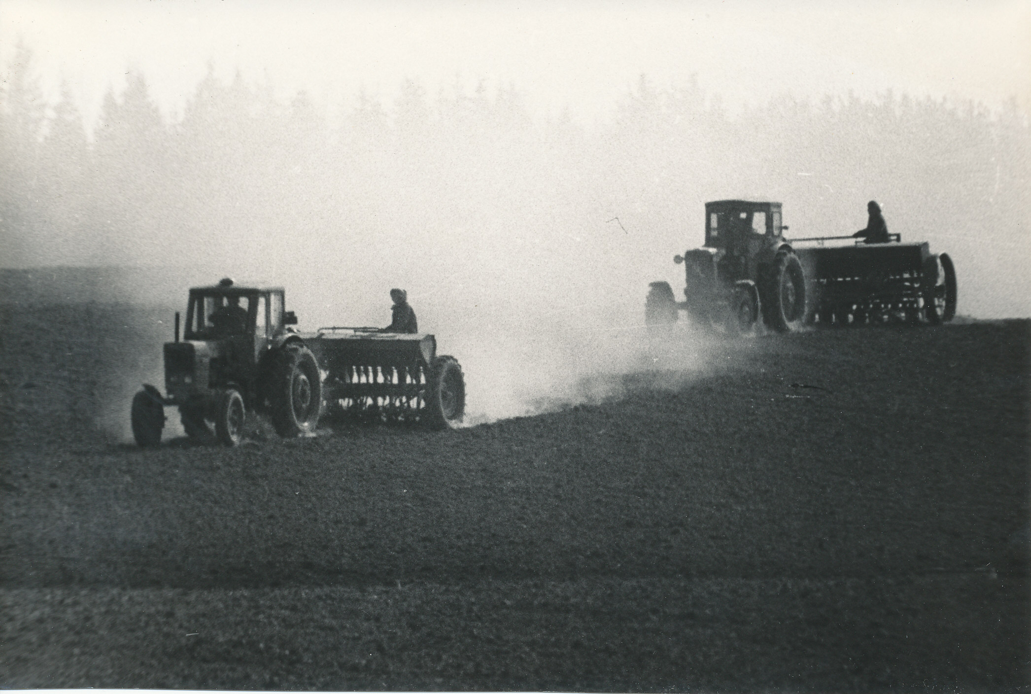 Foto. Kevadkülv  Väimela Näidissovhoostehnikumis mais 1975.a.