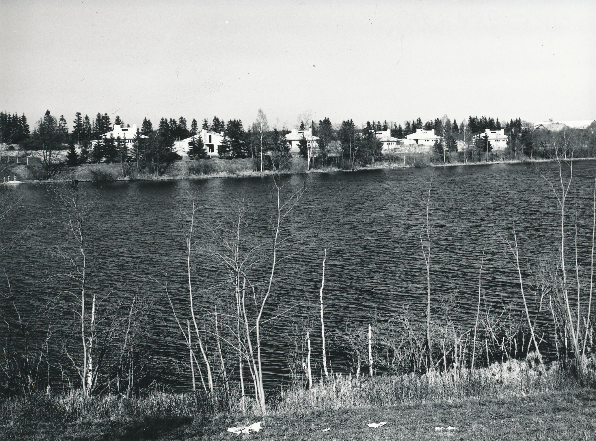 Foto. Väimela Näidissovhoostehnikumi tööliste individuaalelamud Lapi teel mais 1981.a.