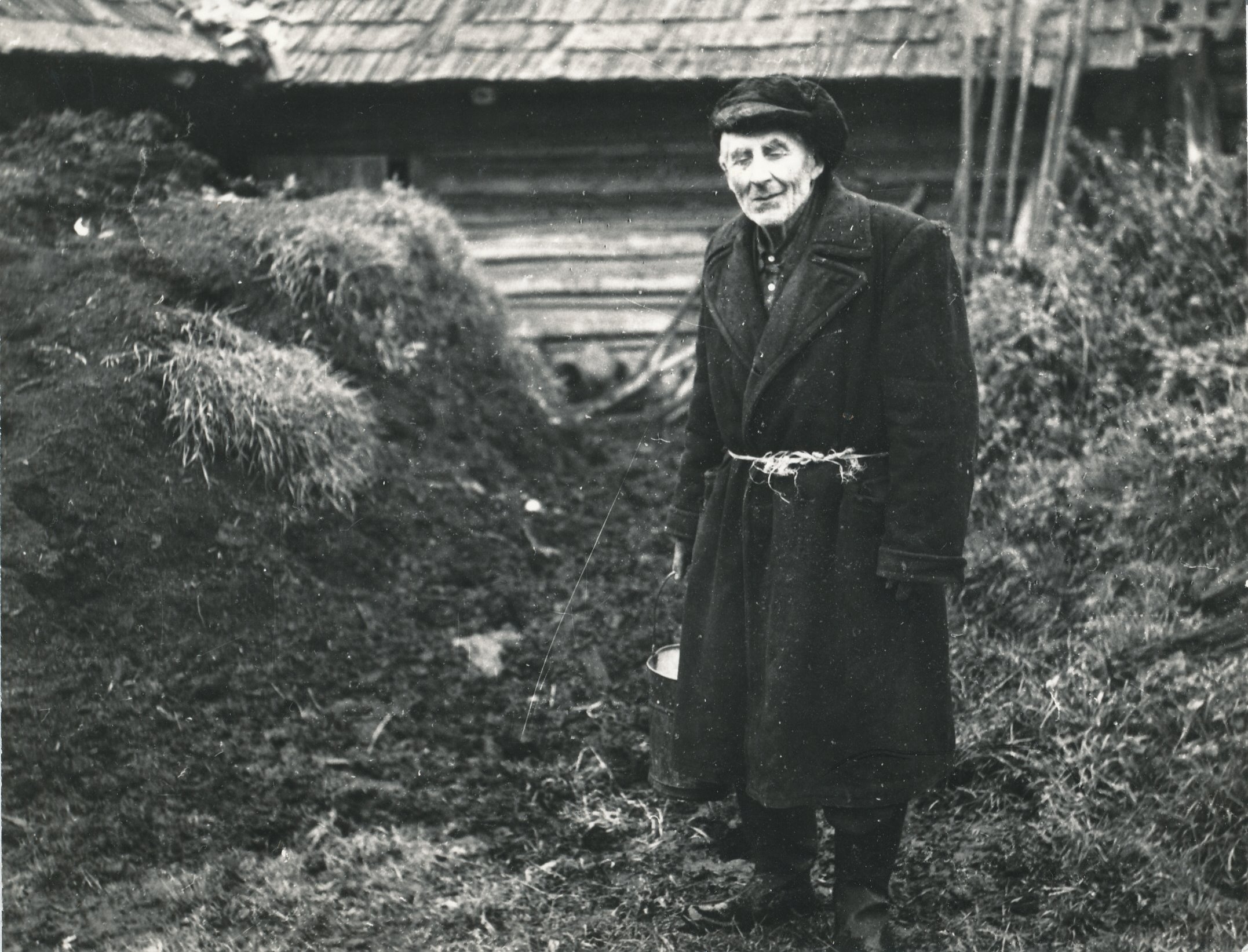 Foto.Peterson, Karl oma koduõuel 1970.aastate lõpul.