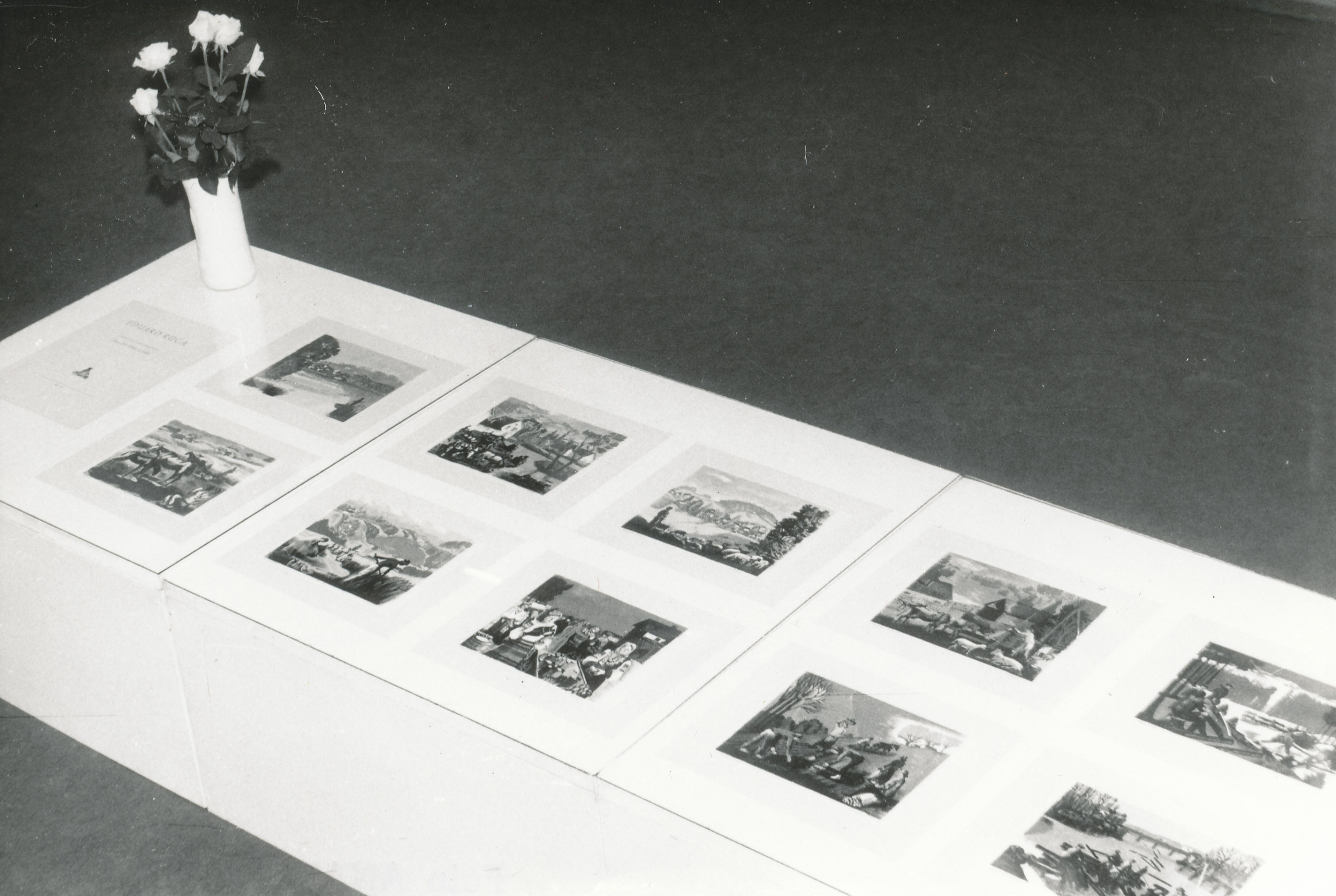 Foto. Vaade Kunstnik Eduard Rüga näitusele  Võru Koduloomuuseumis 16. augustil 1988.a.Graafilste lehtede sari "Lõuna -Eesti loodus ja inimene".