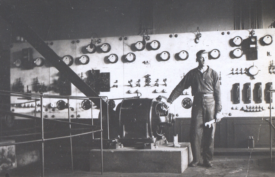 Foto. Võru elektrijaama generaatorite ruum 1930.a.