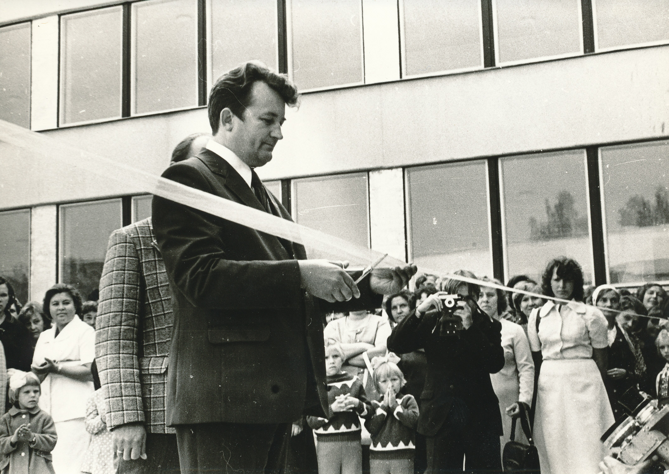 Foto. Vastseliina Keskkooli uue hoone  avamine 1.septembril 1975.a.