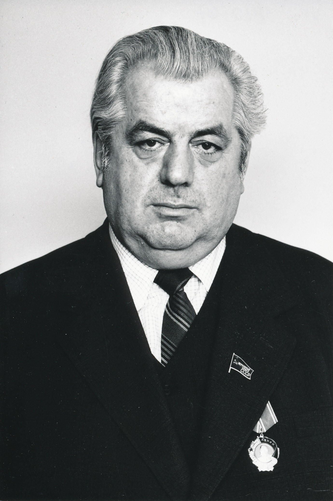 Foto.  Lenini ordeni kavaler  Väimela NST direktor Heino Kuusik  1982.a.