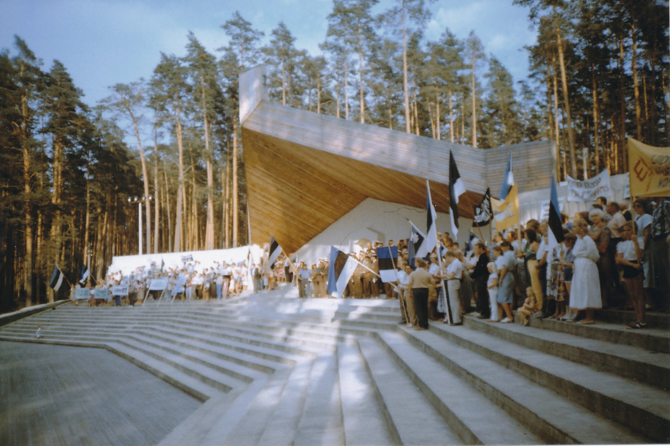 Foto ja diapositiiv. Rahvarinde korraldatud miiting Kubja lauluväljakul 14.juulil 1989.