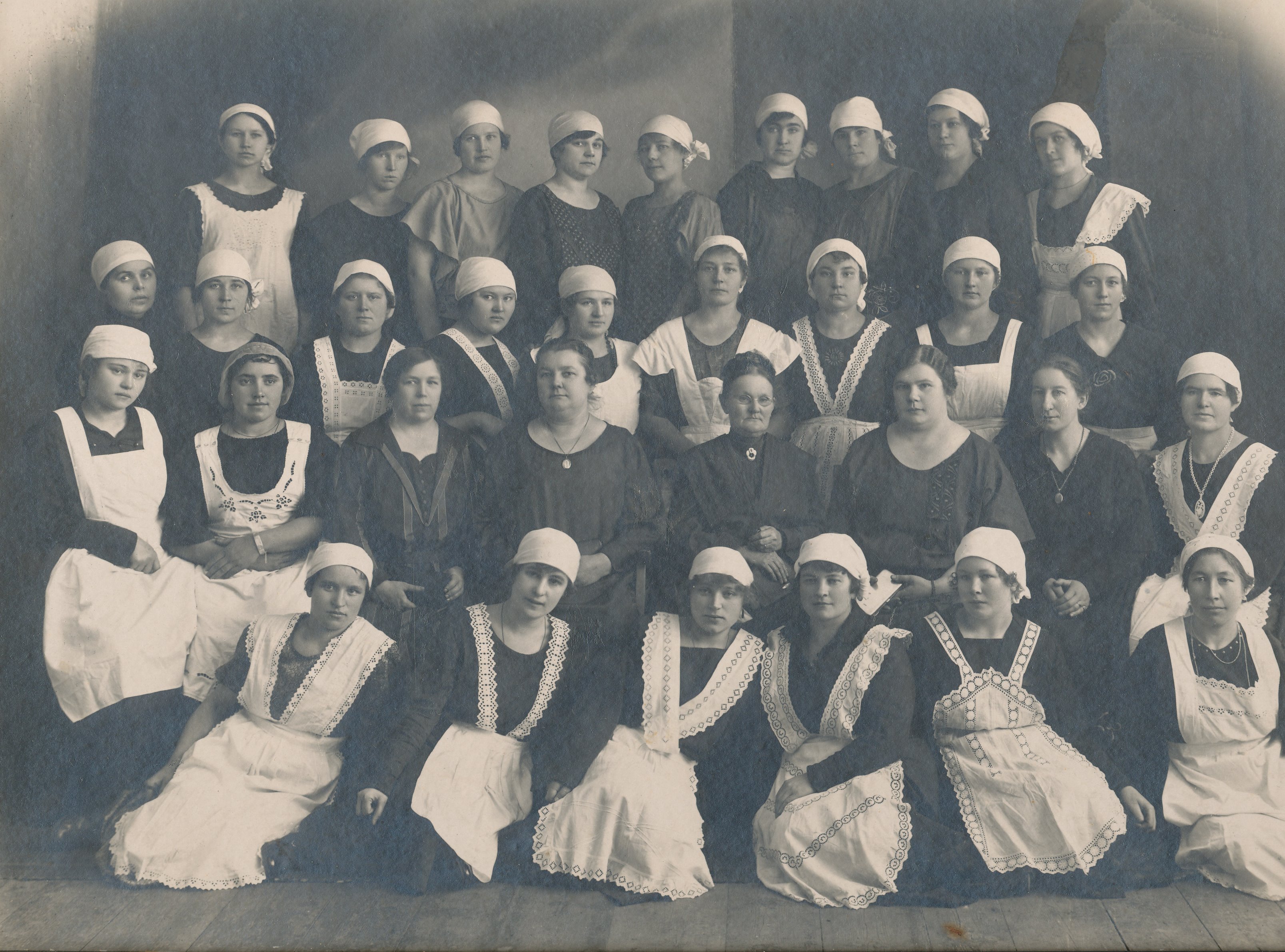 Foto. Wõru Naisühingu keedu ja majapidamise kursus 10.novembrist kuni 5.detsembrini 1923. a.