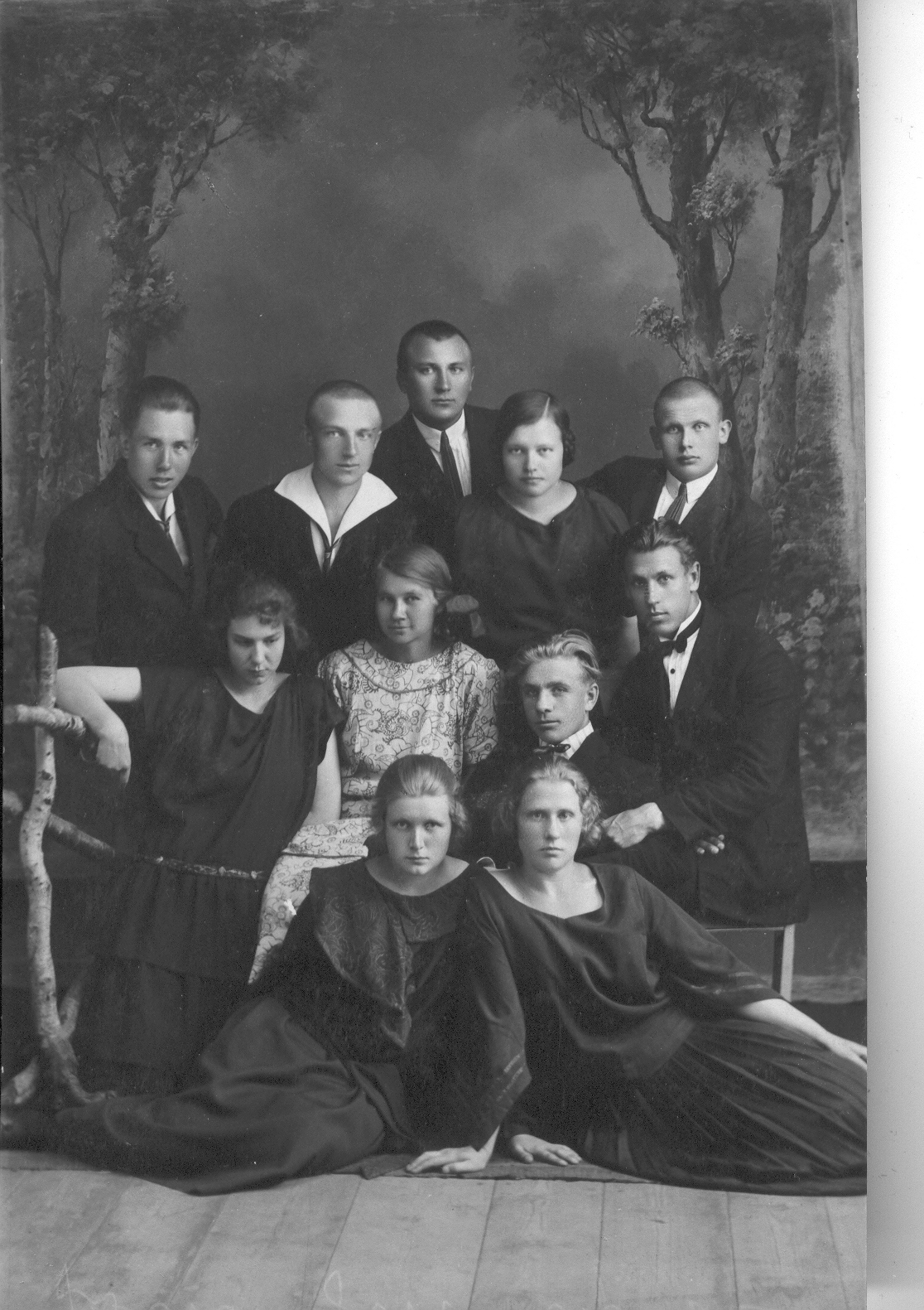 Foto Grupifoto Võru Õpetajate Seminari II lennu lõpetajatest 1926.a. Linda Raudsepa kogust.