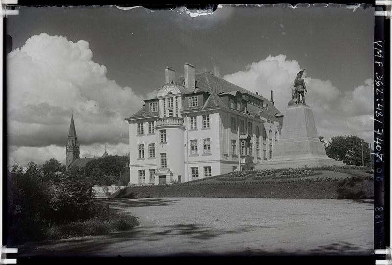 klaasnegatiiv, Eesti Panga Viljandi osakonna maja, Vabadussõjas langenute mälestussammas, Pauluse kirik 1935 F: T. Parri