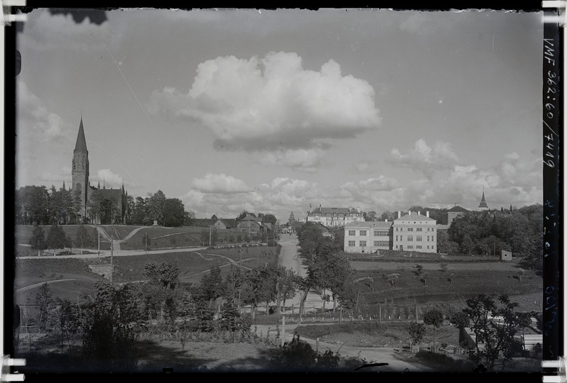 klaasnegatiiv, Viljandi, Vana kalmistu, Kelchi aiand, Valuoja org, Vaksali tn, Pauluse kirik, algkool, 1934 F: T. Parri